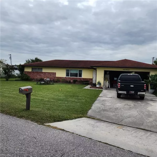 700 Willow DR, Lehigh Acres, FL 33936