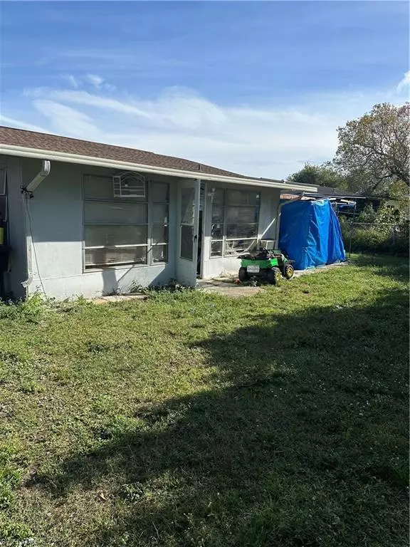 Lehigh Acres, FL 33936,416 canyon DR S