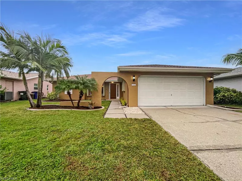 9746 Deerfoot DR, Fort Myers, FL 33919