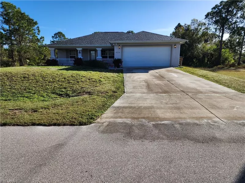 425 Gray AVE S, Lehigh Acres, FL 33974