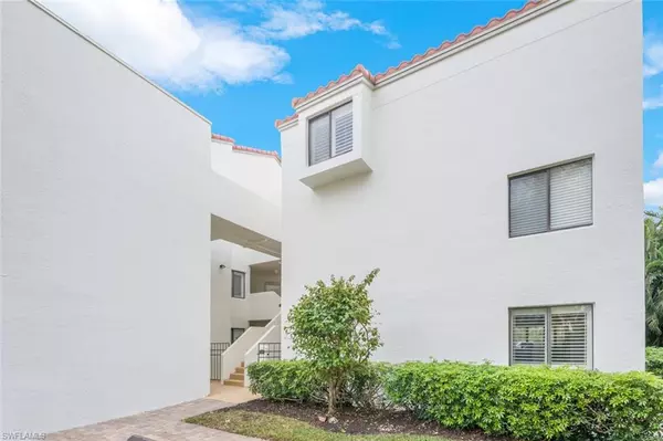 Naples, FL 34108,586 Beachwalk CIR #O-101