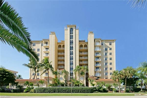 9577 Gulf Shore DR #804, Naples, FL 34108