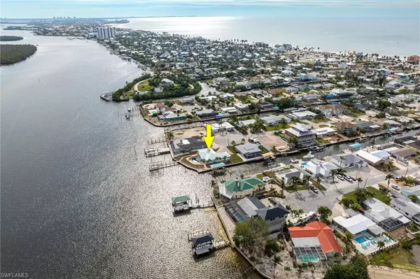 Fort Myers Beach, FL 33931,489 Madison CT