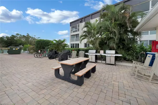 Naples, FL 34102,1950 Gulf Shore BLVD N #113