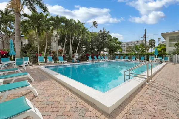 Naples, FL 34102,1950 Gulf Shore BLVD N #113