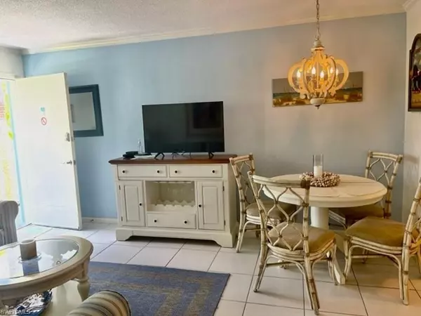 Naples, FL 34102,1295 Gulf Shore BLVD S #223