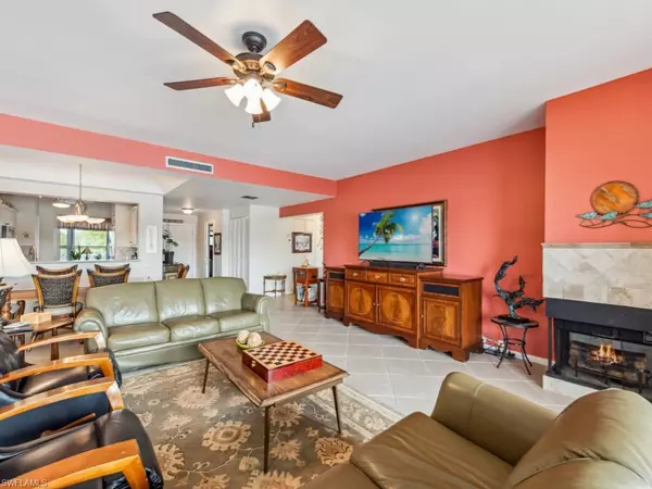 Naples, FL 34113,332 La Peninsula BLVD #332