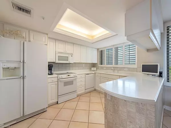 Naples, FL 34108,6849 Grenadier BLVD #802