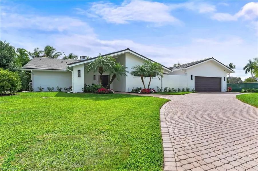 514 Parkwood LN, Naples, FL 34103