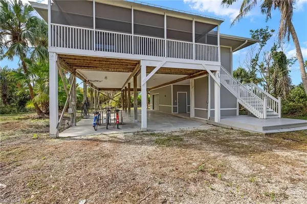 Sanibel, FL 33957,744 Marthas LN