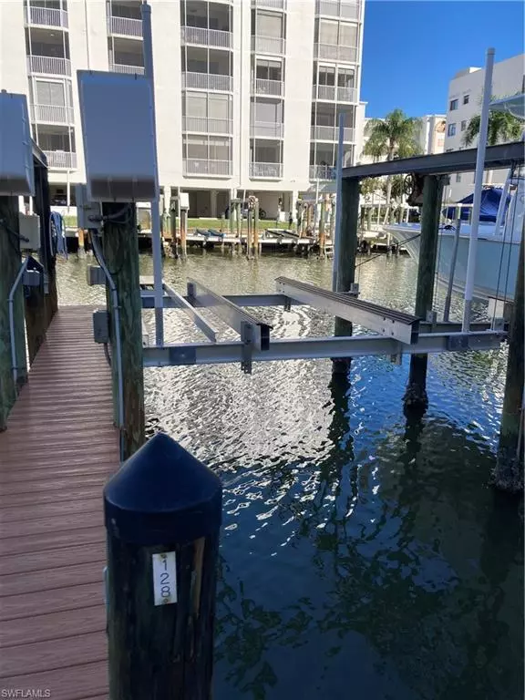 Fort Myers Beach, FL 33931,Hibiscus boat dock #128 Boat Dock