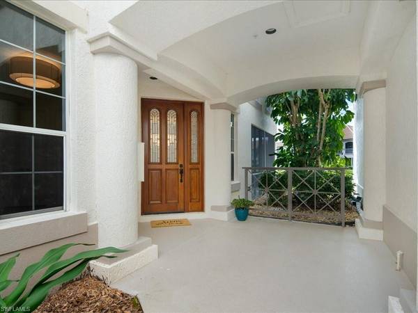 236 Colonade CIR #2302, Naples, FL 34103