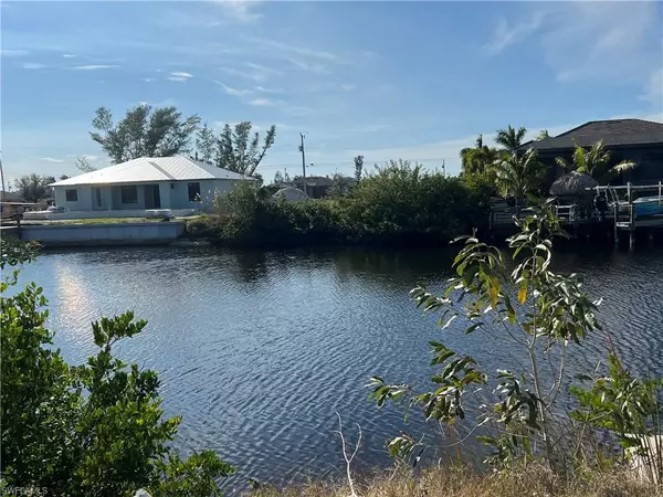 718 NW 37th PL, Cape Coral, FL 33993