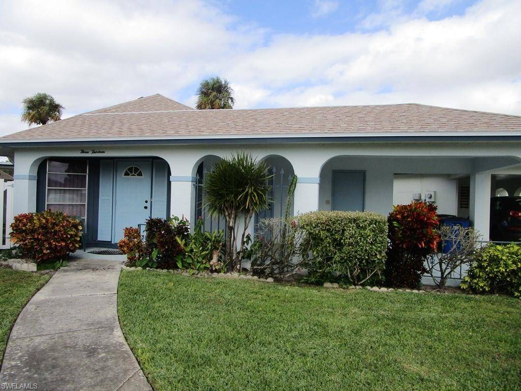 313 Dania ST,  Lehigh Acres,  FL 33936