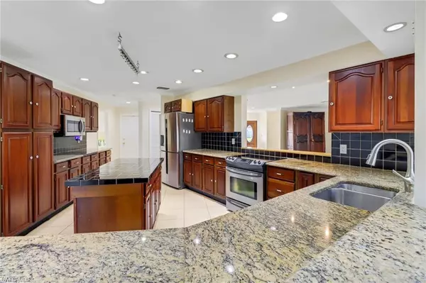 Naples, FL 34110,449 Cypress WAY E