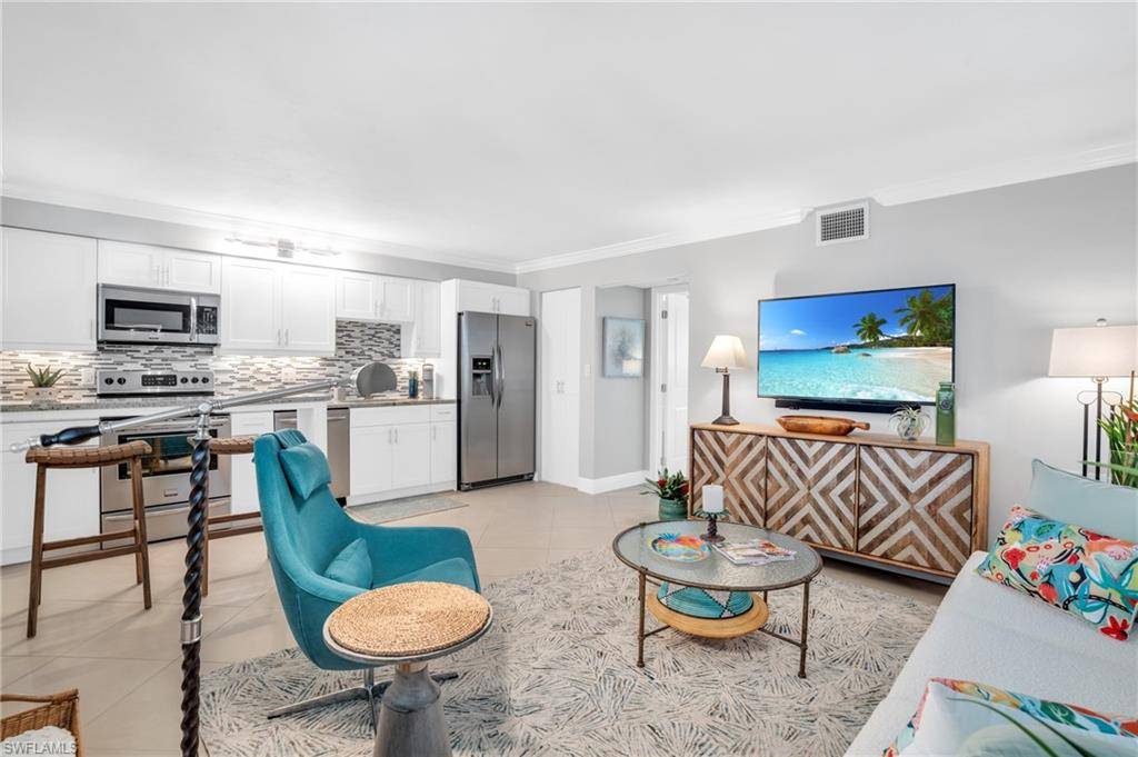 Naples, FL 34102,960 7th ST S #204