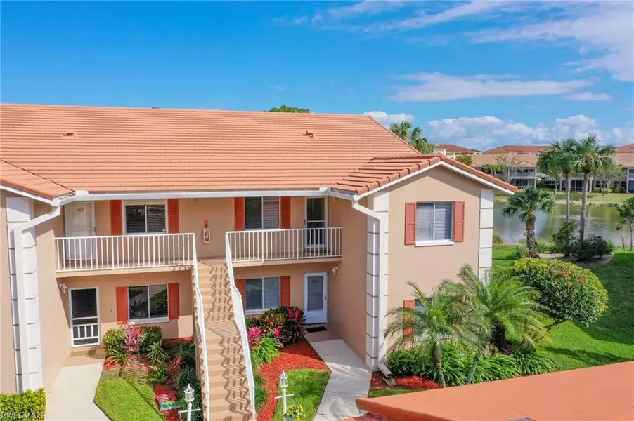 550 Saratoga CIR #E-206, Naples, FL 34104