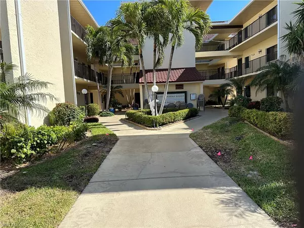 Fort Myers, FL 33908,11220 Caravel CIR #302