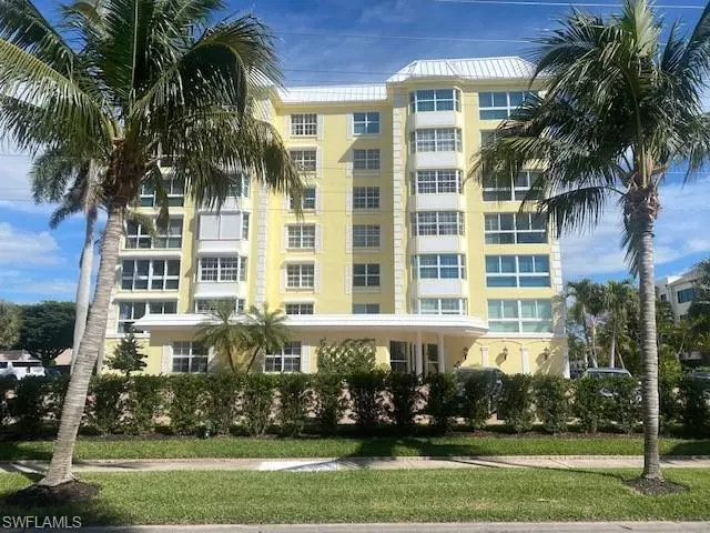 Naples, FL 34102,1900 Gulf Shore BLVD N #405