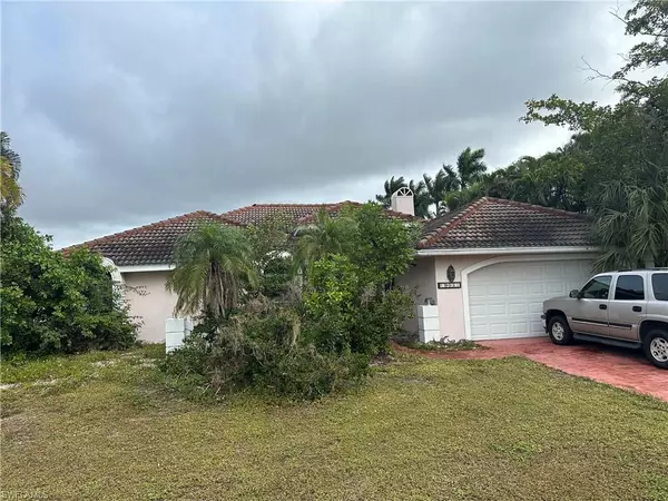 905 Dolphin DR, Cape Coral, FL 33904