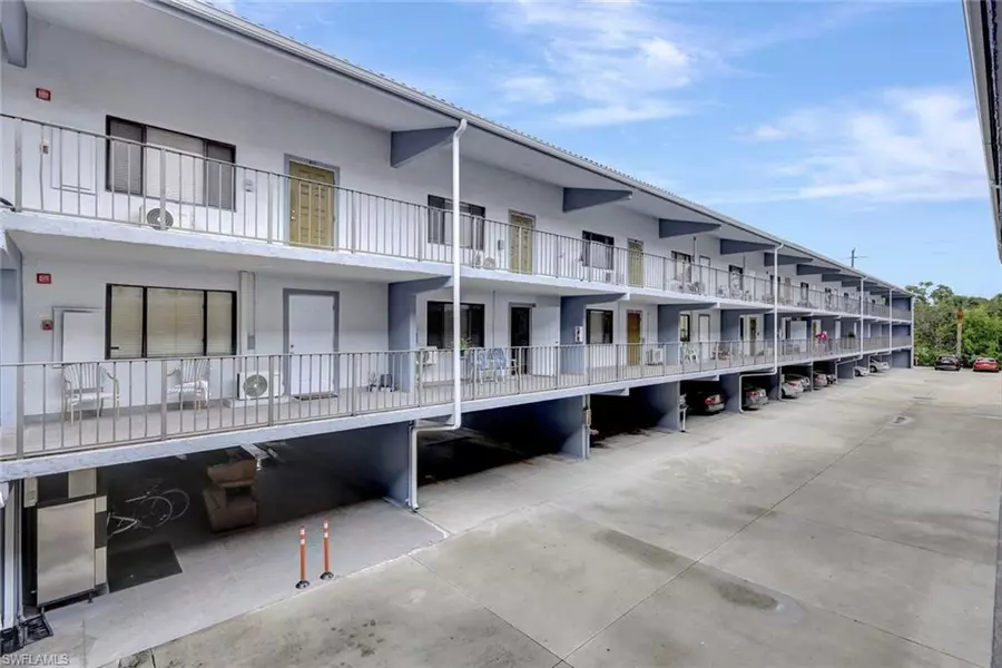 826 Wiggins Pass RD #309, Naples, FL 34110