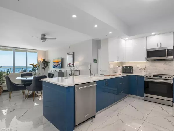 Fort Myers, FL 33916,3000 Oasis Grand BLVD #2107