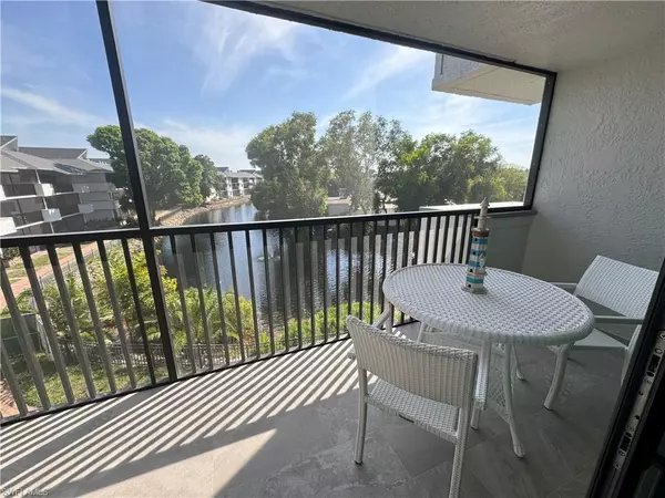 Naples, FL 34103,600 Neapolitan WAY #351