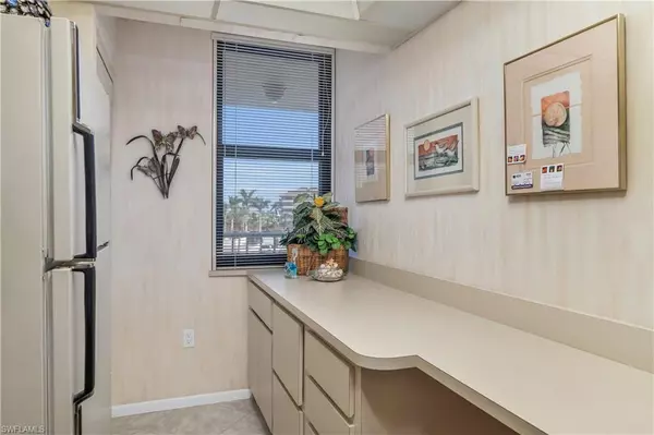 Marco Island, FL 34145,320 Seaview CT #304