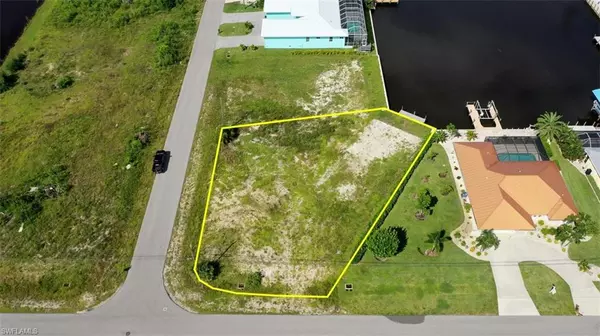 Cape Coral, FL 33991,724 SW 32nd CT