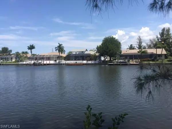 Cape Coral, FL 33991,724 SW 32nd CT