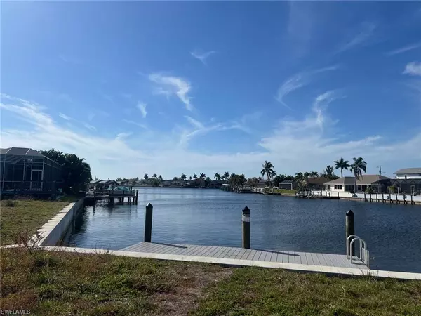 Cape Coral, FL 33991,724 SW 32nd CT