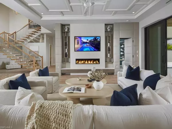 Naples, FL 34102,595 16th AVE S