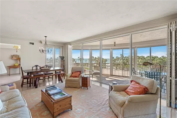 Naples, FL 34108,8111 Bay Colony DR #104