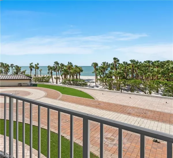 8111 Bay Colony DR #104, Naples, FL 34108