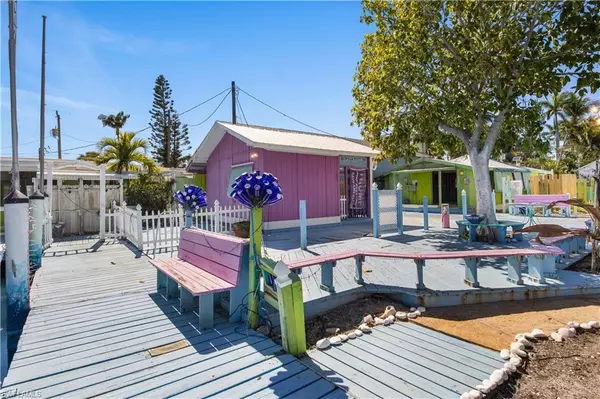 Matlacha, FL 33993,4637/4639 Pine Island RD NW