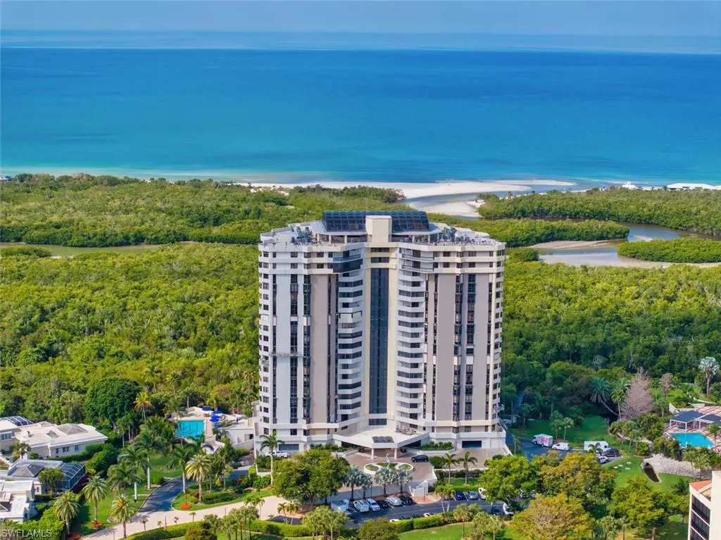 Naples, FL 34108,6001 Pelican Bay BLVD #Penthouse E