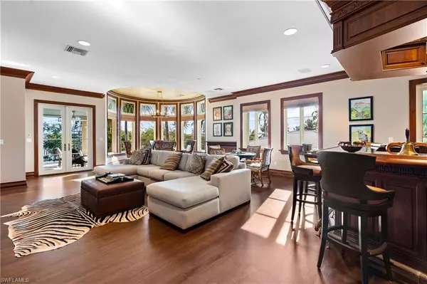 40 5th AVE S, Naples, FL 34102