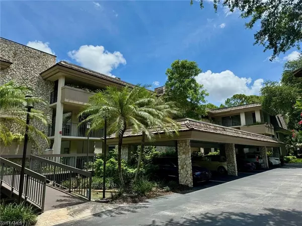 Naples, FL 34108,5950 Pelican Bay Blvd #112