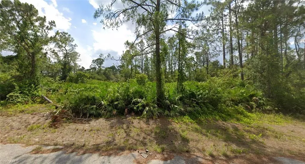 2011 Irving AVE, Alva, FL 33920