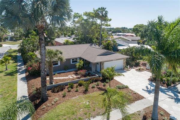 1013 Lake Shore DR,  Naples,  FL 34103