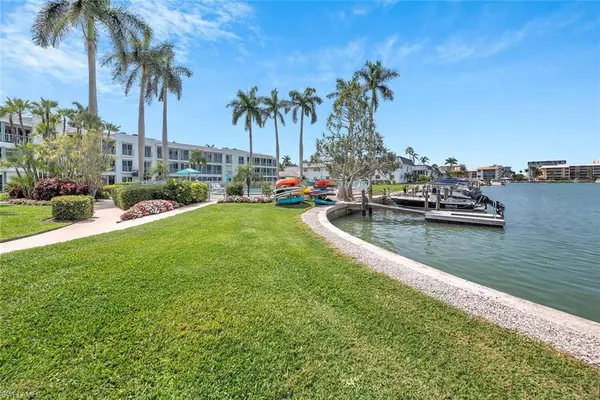 Naples, FL 34103,383 Harbour DR #104