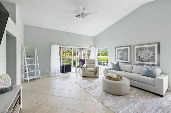 Naples, FL 34110,13040 Castle Harbour DR #T12