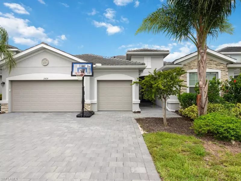 2424 Fallglo ST, Naples, FL 34120