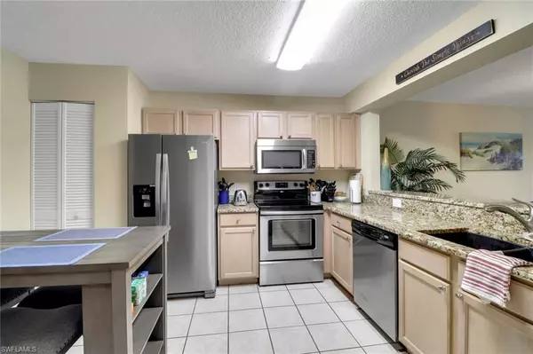 Fort Myers, FL 33919,9901 Sunset Cove LN #226