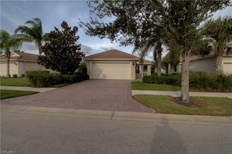 8461 Karina CT, Naples, FL 34114