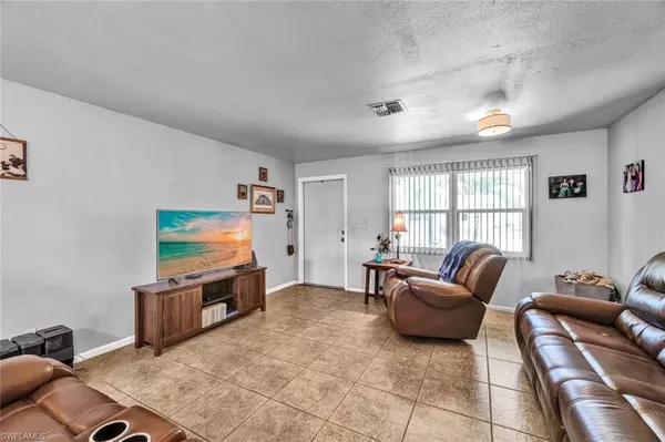 Lehigh Acres, FL 33936,425 Morgan CIR S