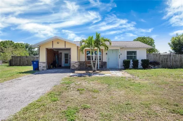 425 Morgan CIR S, Lehigh Acres, FL 33936