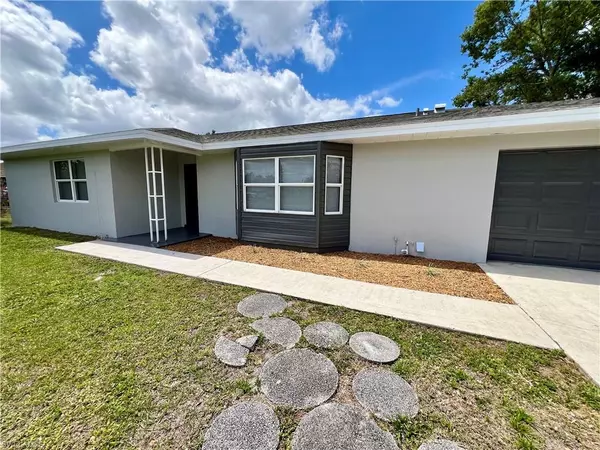 Lehigh Acres, FL 33936,117 Contee DR