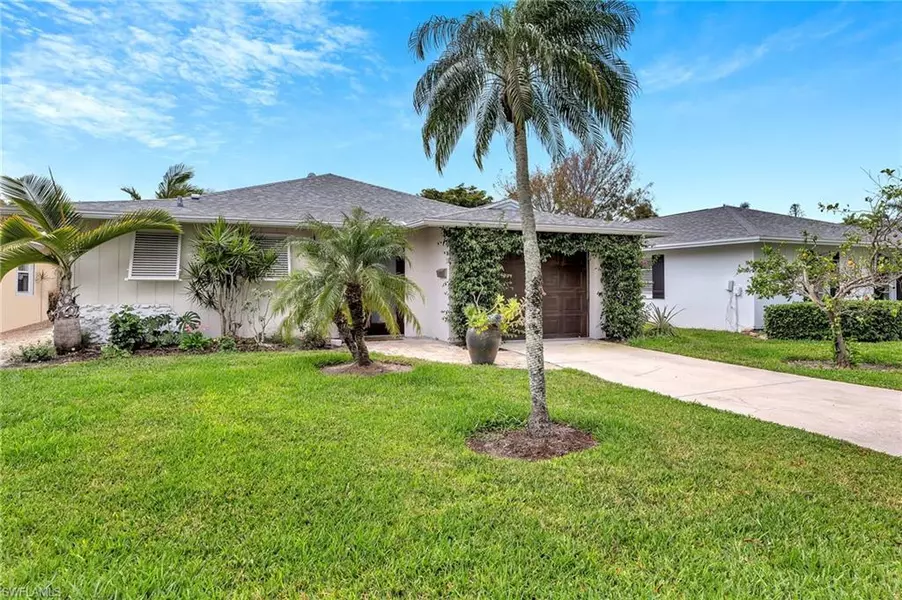 13 Crooked LN #18, Naples, FL 34112