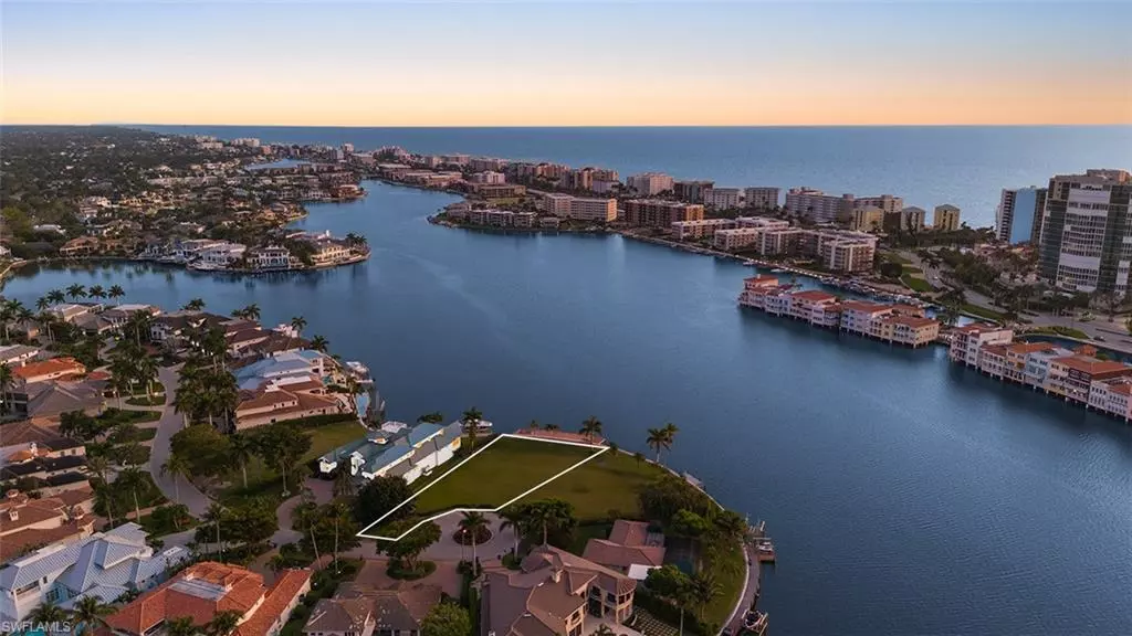 206 Mermaids Bight, Naples, FL 34103